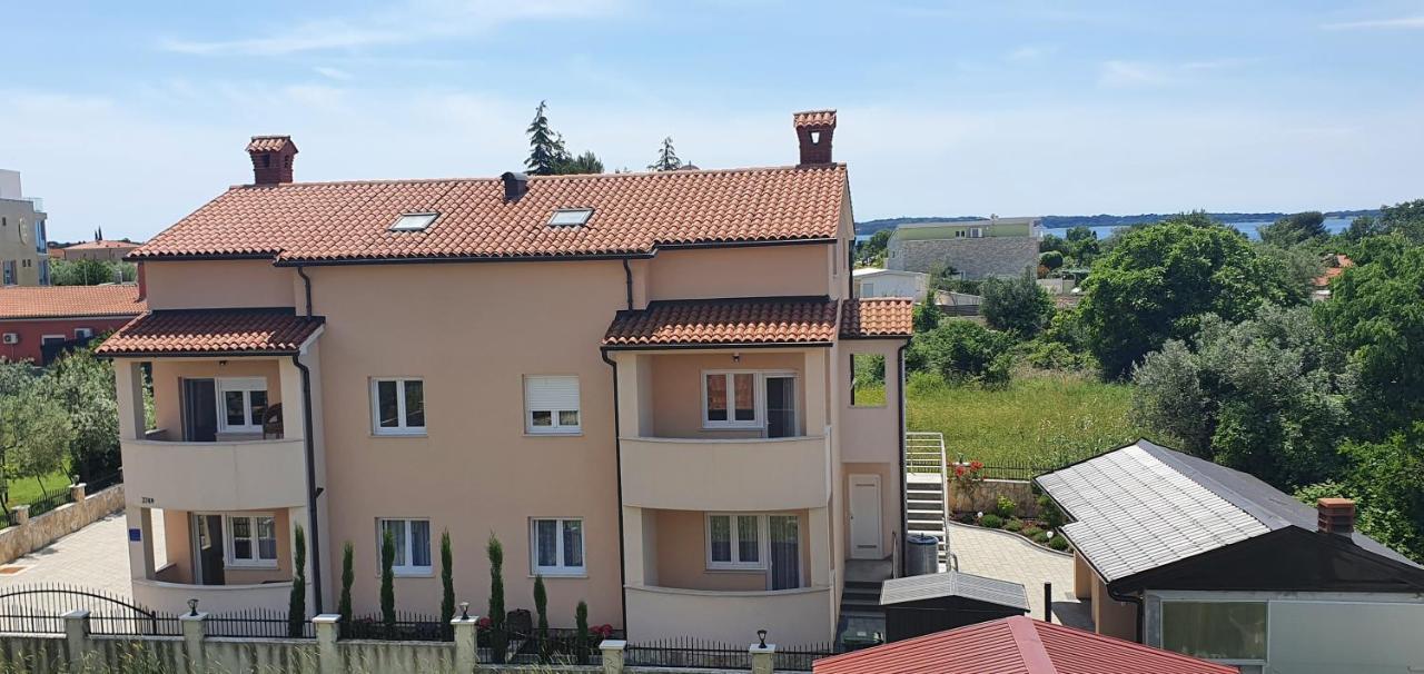 Appartments D&D Peroj Eksteriør billede