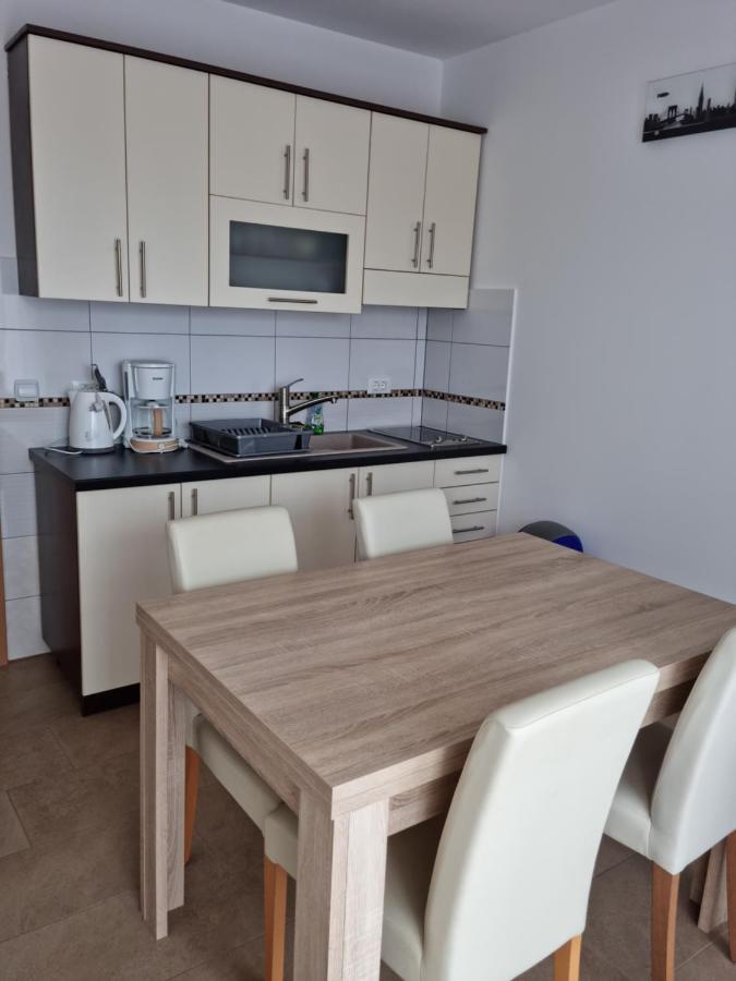 Appartments D&D Peroj Eksteriør billede