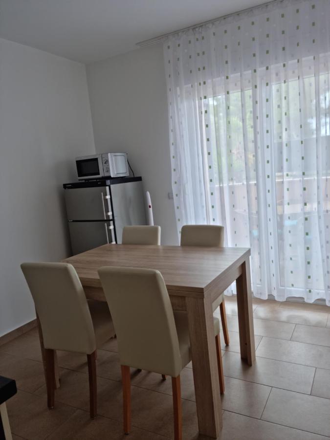 Appartments D&D Peroj Eksteriør billede