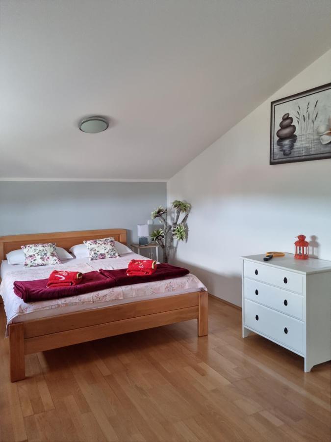 Appartments D&D Peroj Eksteriør billede