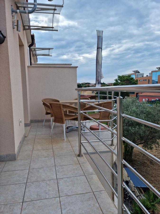 Appartments D&D Peroj Eksteriør billede
