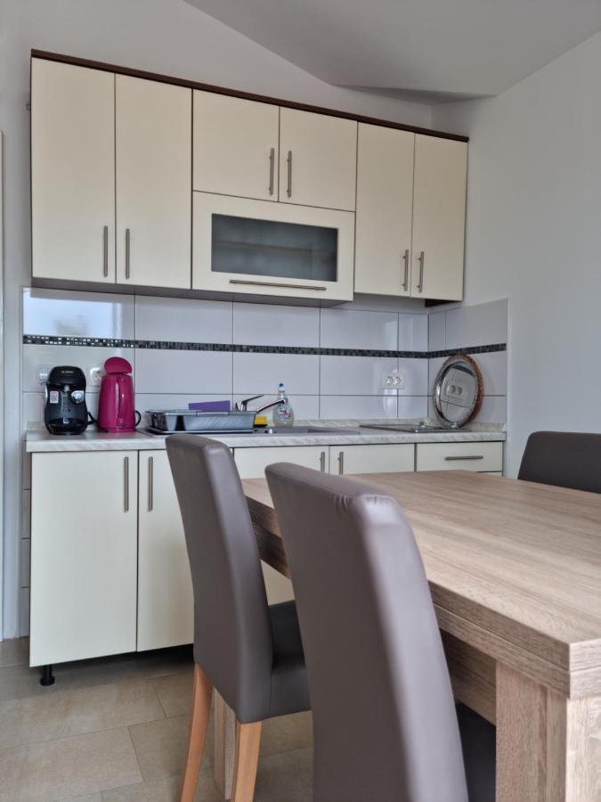 Appartments D&D Peroj Eksteriør billede