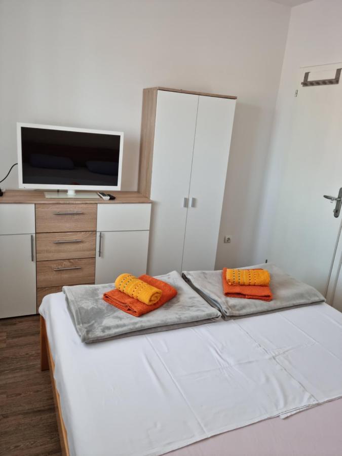 Appartments D&D Peroj Eksteriør billede