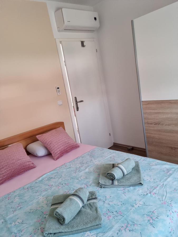 Appartments D&D Peroj Eksteriør billede