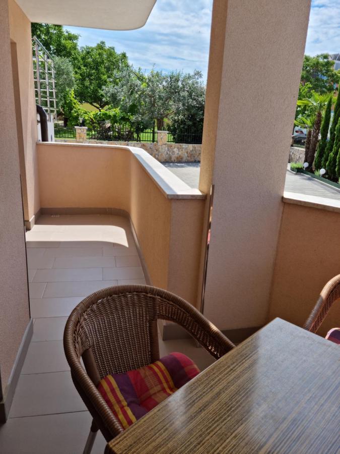 Appartments D&D Peroj Eksteriør billede