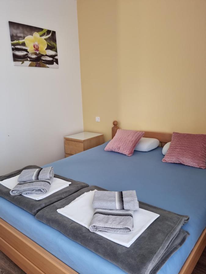 Appartments D&D Peroj Eksteriør billede
