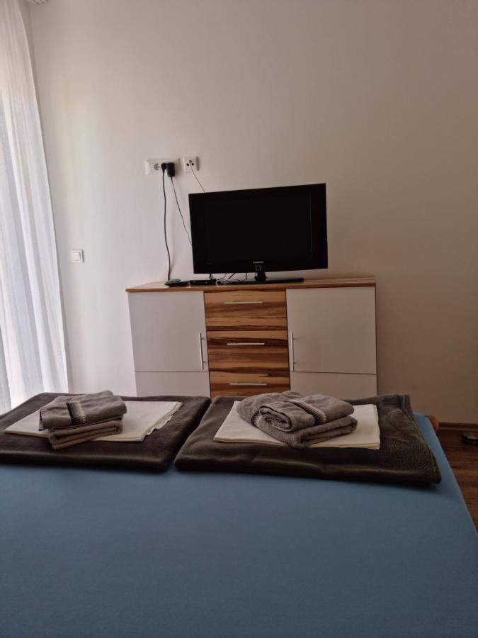 Appartments D&D Peroj Eksteriør billede