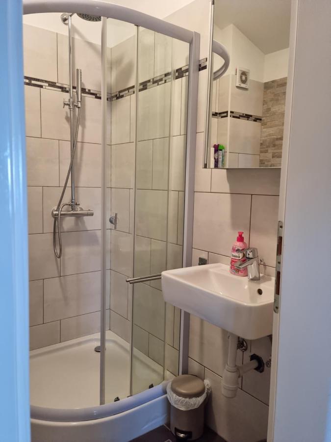 Appartments D&D Peroj Eksteriør billede